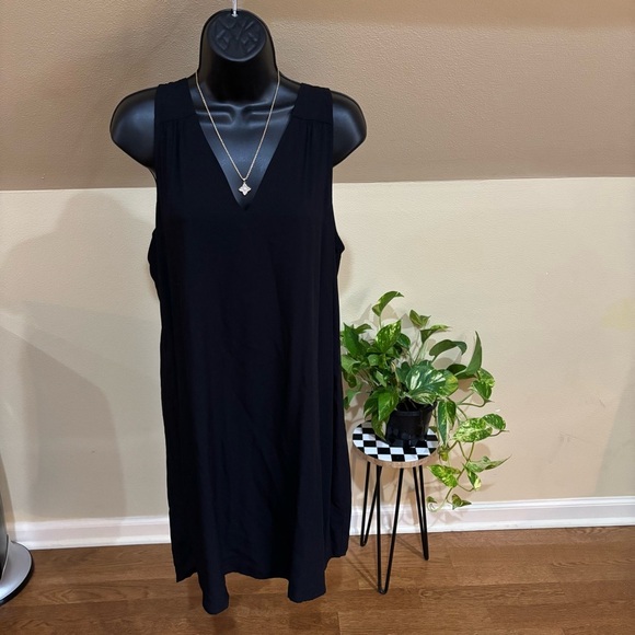 Black Gap V- neck Sleeveless Dress - Picture 1 of 10